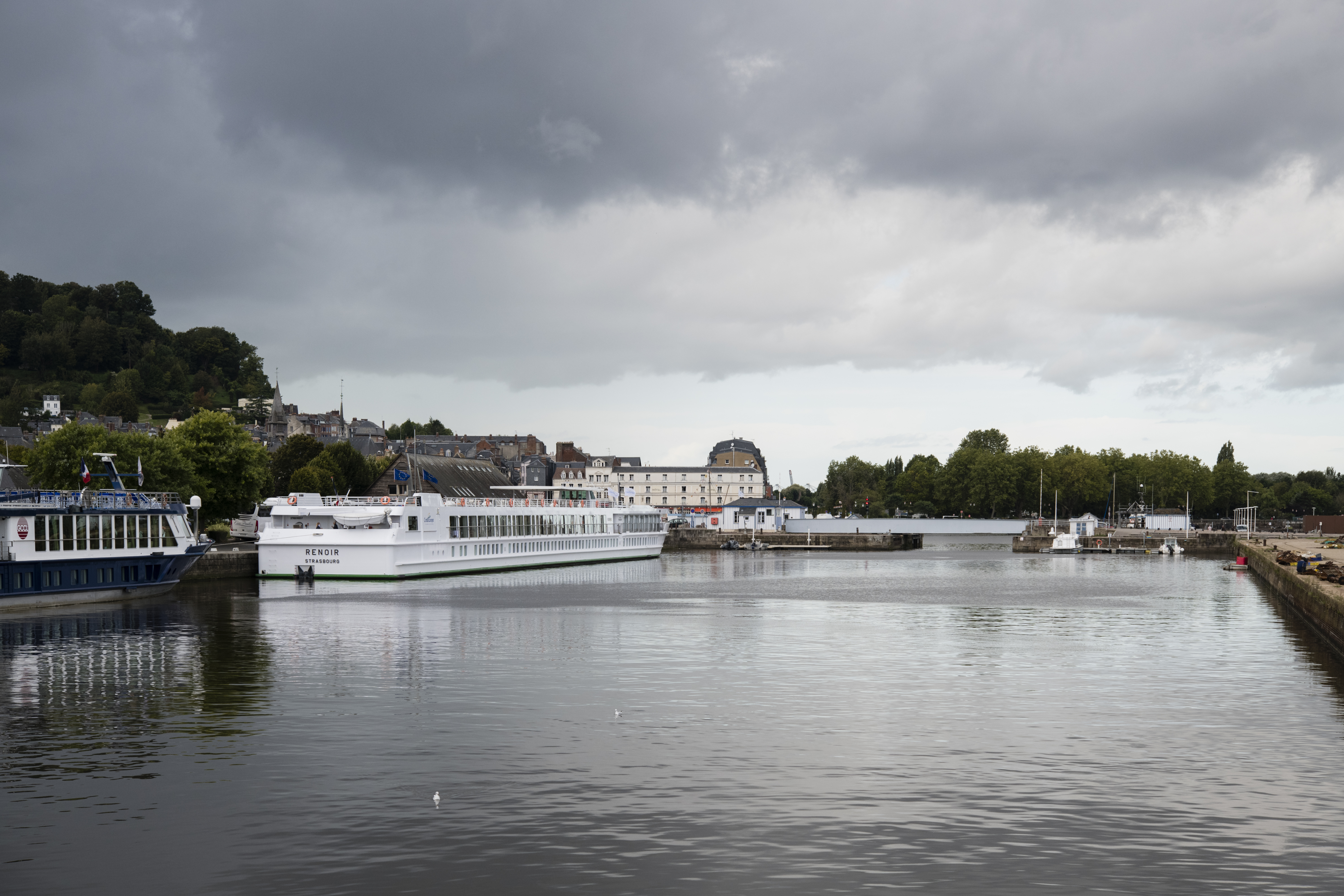 bateau dans un port 
