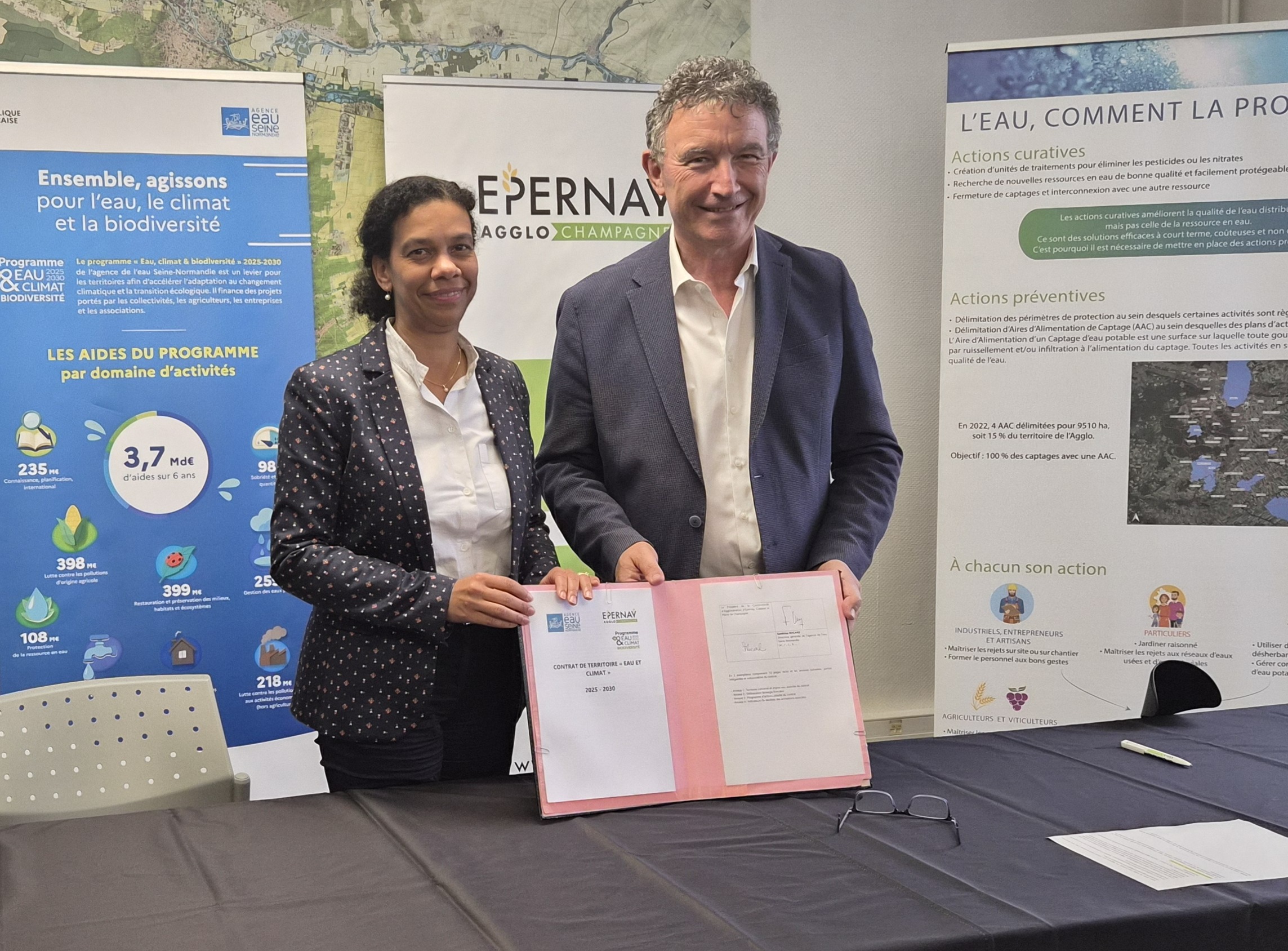 Sandrine Rocard et Franck Leroy signent le contrat de territoire Epernay Agglo Champagne