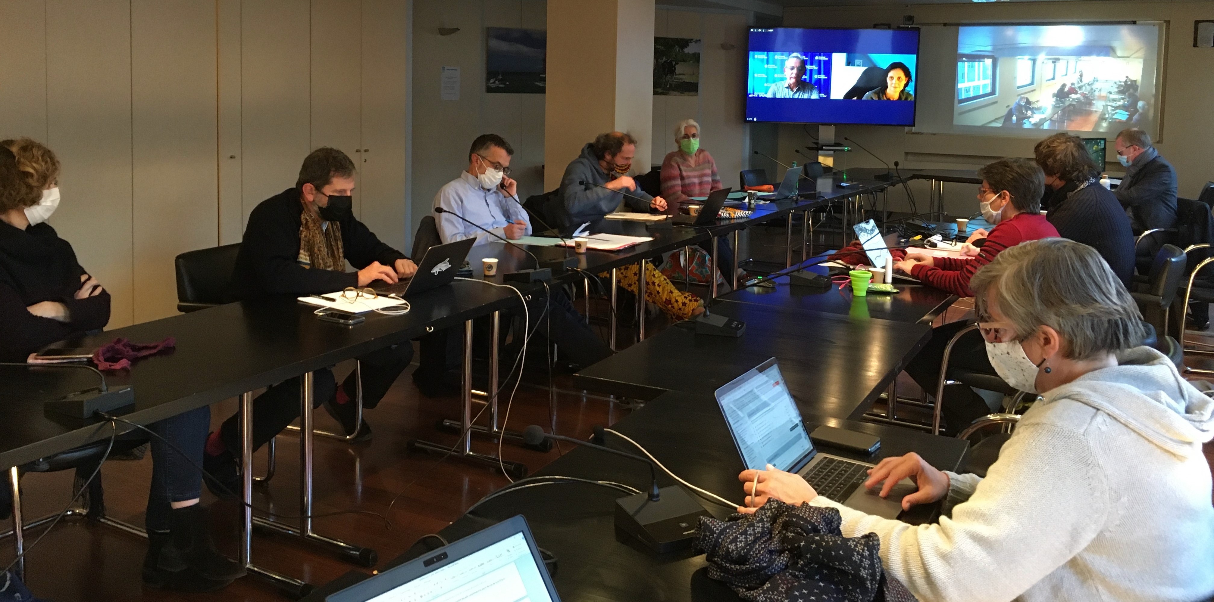 membres du conseil scientifique en réunion 
