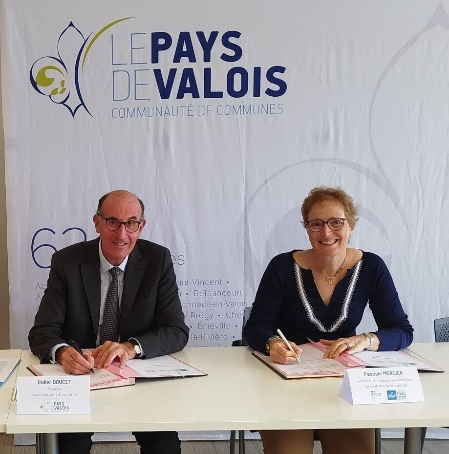 Photo signature des partenaires du contrat