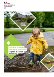 couverture avce un enfant en imperméable jaune 