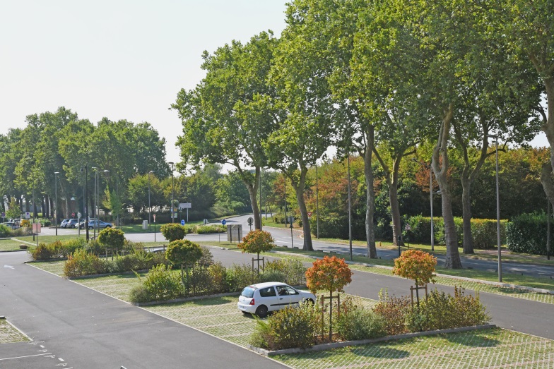 Parking végétalisé à Courcouronnes (91) - crédit phot : agence quatrevingtdouze