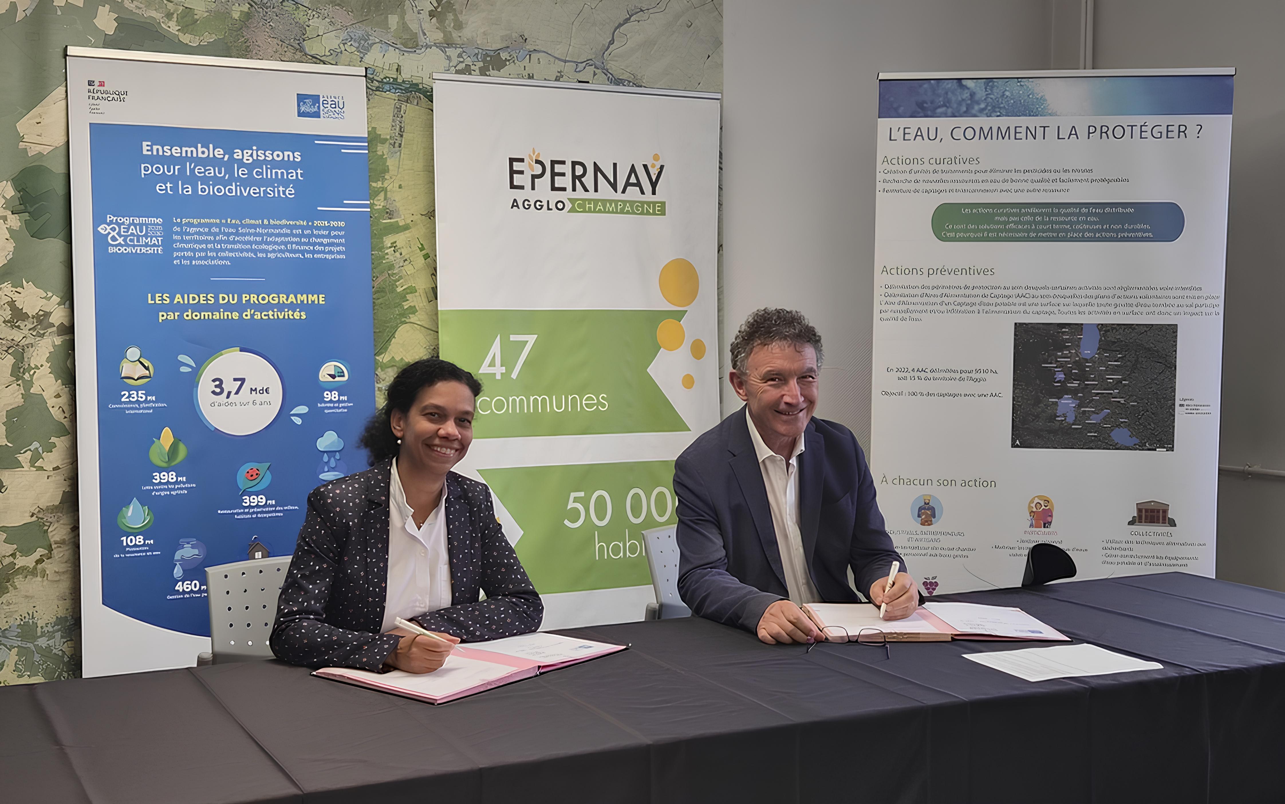 Photo signature des partenaires du contrat